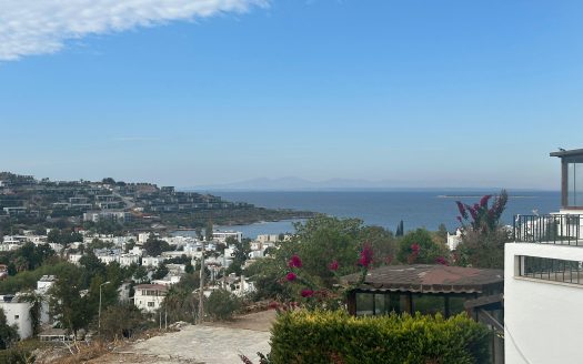 Küçükbük Koyu’nda Site İçerisinde 5 + 1 Müstakil Bahçeli Villa
