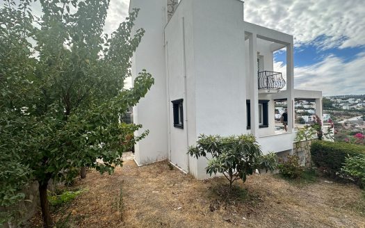 Küçükbük Koyu’nda Site İçerisinde 5 + 1 Müstakil Bahçeli Villa