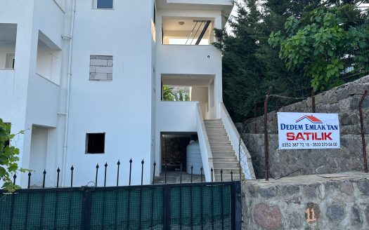Gündoğan Merkezde 500 m2 Arsa İçinde 3 Katlı Daire Komple Satılık