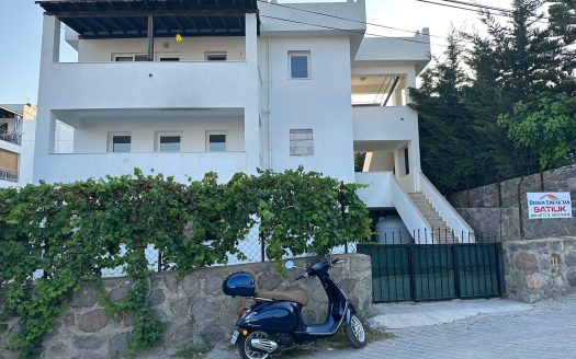 Gündoğan Merkezde 500 m2 Arsa İçinde 3 Katlı Daire Komple Satılık