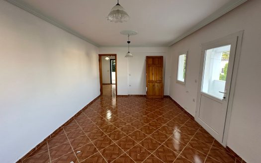 Gündoğan Merkezde 500 m2 Arsa İçinde 3 Katlı Daire Komple Satılık