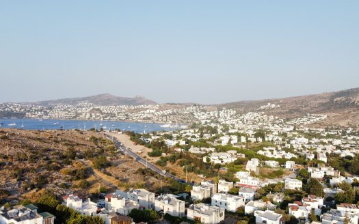 Gündoğan Merkezde 500 m2 Arsa İçinde 3 Katlı Daire Komple Satılık
