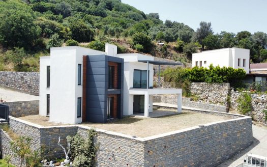 Yalıkavak Koyunda Müstakil Deniz Manzaralı Geniş Bahçeli Villa
