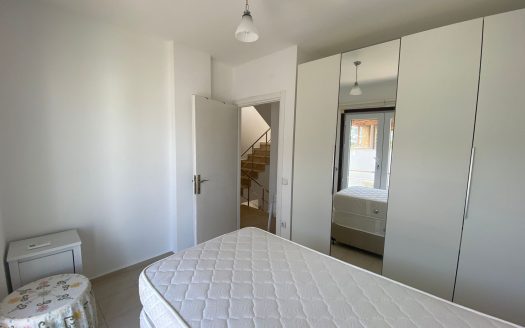 Küçükbük Koyunda Denize Yakın 3+1 Yıllık Kiralık Eşyalı Villa