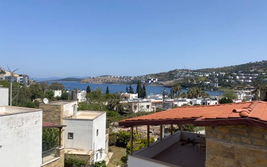 Küçükbük Koyunda Denize Yakın 3+1 Yıllık Kiralık Eşyalı Villa