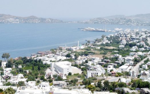 Yalıkavak Koyunda Müstakil Deniz Manzaralı Geniş Bahçeli Villa