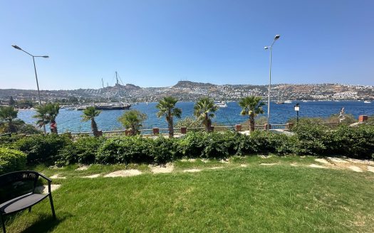 Gündoğan Koyunda Deniz Sıfır Site İçinde Bahçeli Villa Satılık