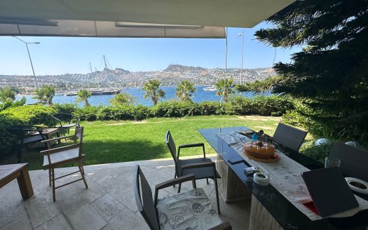 Gündoğan Koyunda Deniz Sıfır Site İçinde Bahçeli Villa Satılık