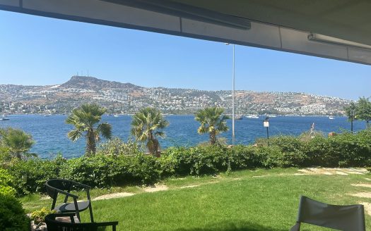 Gündoğan Koyunda Deniz Sıfır Site İçinde Bahçeli Villa Satılık