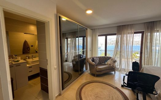 Gündoğan Koyunda Deniz Sıfır Site İçinde Bahçeli Villa Satılık